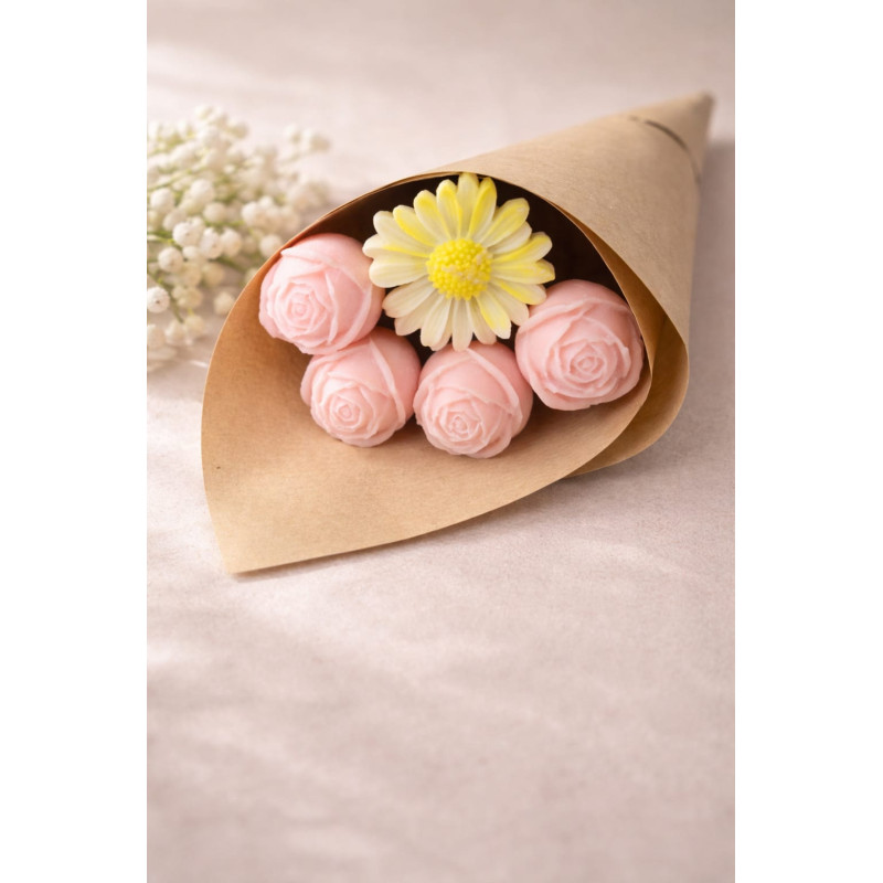 Bougies fleurs artisanales sur tige – Rose, pivoine, tulipe, marguerite